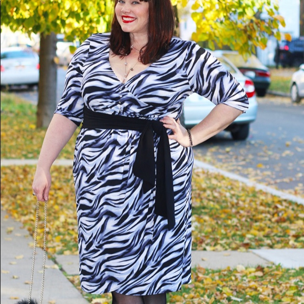 Kiyonna zebra dress with sash - Picture 2 of 8